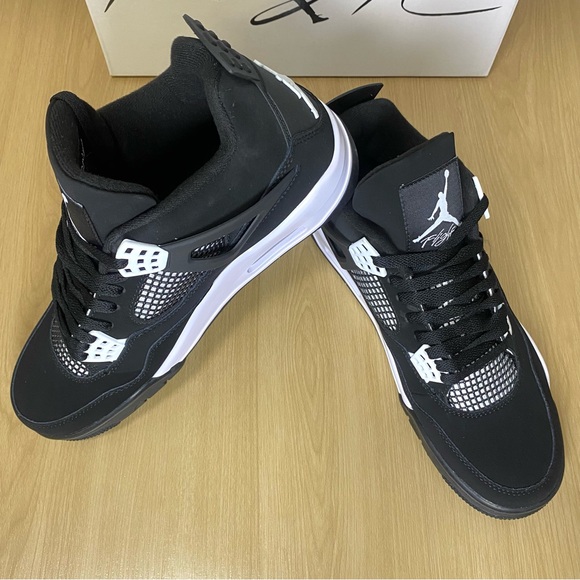 Jordan 4 Retro White Thunder -Men's Sleek Sneakers Shoes - Picture 4 of 8